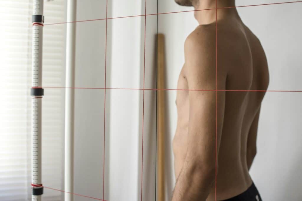 orthopedic physiotherapist check body growth of young athlete